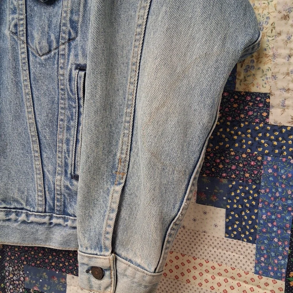 Vintage 1987 Levis Denim Trucker Jacket Size Medium 70507 0214 Light Acid‎ Wash